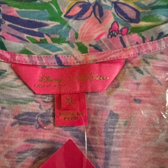 Lilly Pulitzer Etta V Neck Tee Size XL Disney Dreamin Size XL NWT - Picture 3 of 3